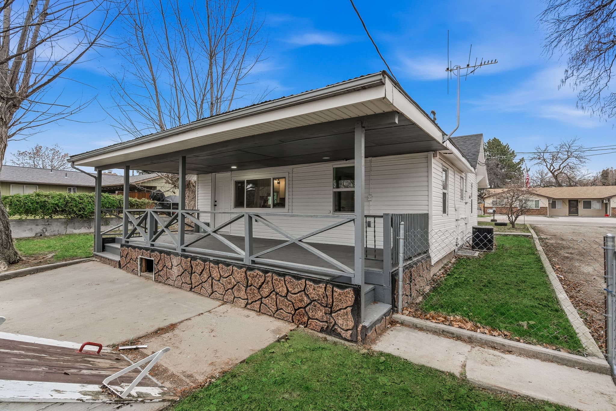2314 Hillcrest Ln — land development, photograph 2